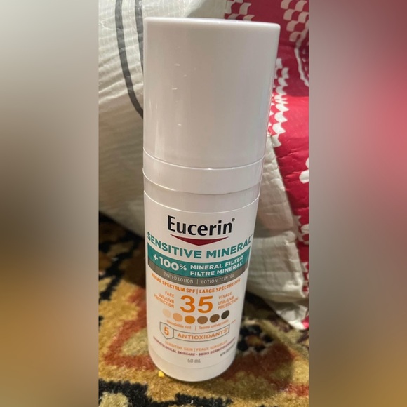 Eucerin Sensitive Mineral SPF 35 White Lotion 50ml - Picture 1 of 3